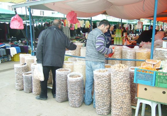 Market-day-nuts-and-dried-fruit